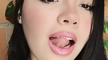 Wed cam beautiful fat masturbates her delicious vagina
