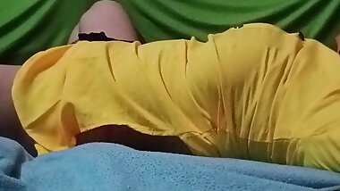 Hot cute aunty ki phad ke rakh di neighbor ne and boobs chusai chudai aunty