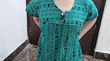 Bhabhi ko ghar band kar ke jabar dasti doodh daba diya