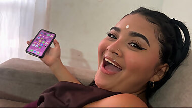 I can't help but masturbate while watching my stepsister
