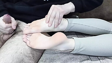 I let my foot fetishist friend give me an oiled foot massage and cum on my soles