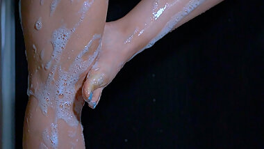 College Babe's Soapy Shower: Big Ass Bouncing & Bubbles