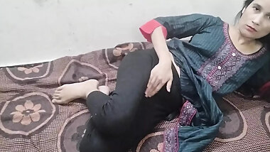 Soyi hui chachi ko jabar dasti chod diya