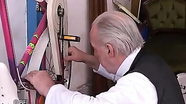 The Horny Bicycle Mechanic Fyck Teen