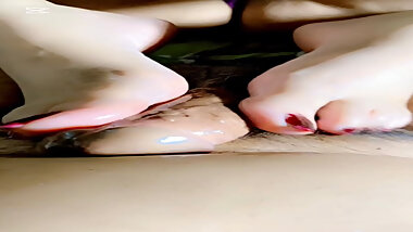 Foot fetishist.beautiful Pakistani girl rubbing her beautiful feet on her boyfriend's cock with oil