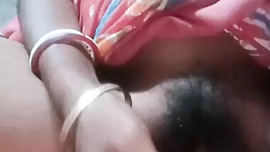 Indian cute wife horny pussy and fucking orgasam with brinjal