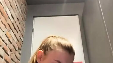 She want to fucking in public so hard