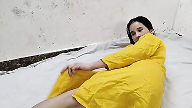 Abbu jaan meri chut mat mariye bahut dard ho rha hai