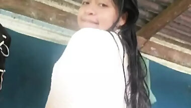 My girlfriend sends me a delicious video bathing