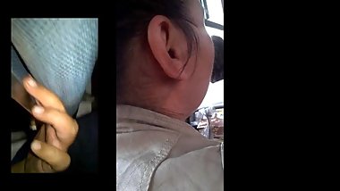 ENCOXCANDO DEDOS MADURA BUS