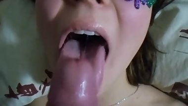 Amateur masked brunette teen has sensual deepthroat to metal