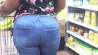 Young Thick Phat Ass loving the camera part 2