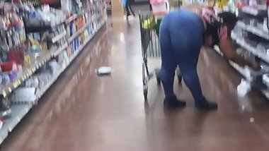 Young Thick Phat Ass loving the camera part 3